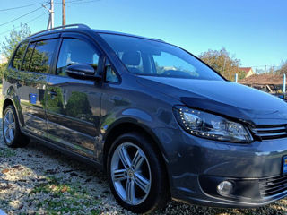 Volkswagen Touran foto 2