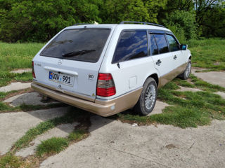 Mercedes E-Class Wagon foto 2