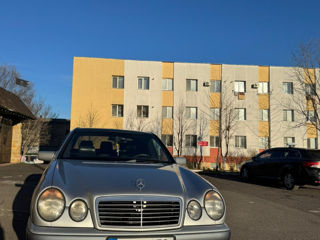 Mercedes E-Class foto 2