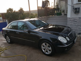 Mercedes E-Class foto 2