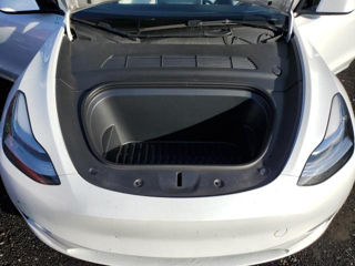 Tesla Model Y foto 12