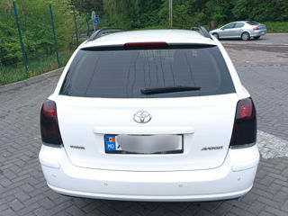 Toyota Avensis foto 5