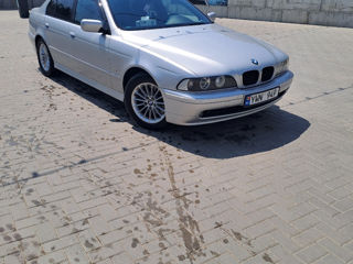 BMW 5 Series foto 1