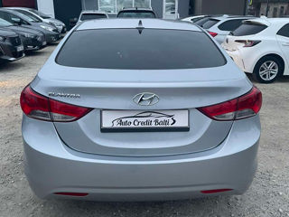 Hyundai Elantra foto 6