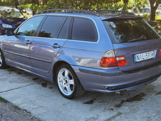 BMW 3 Series Touring foto 3