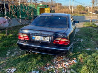 Mercedes E-Class foto 2