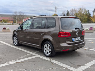 Volkswagen Touran foto 2