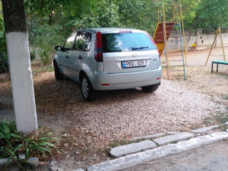 Ford Fiesta foto 4