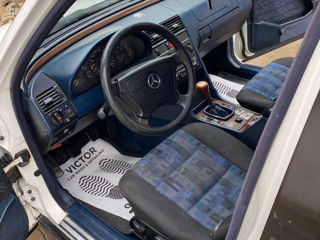 Mercedes C-Class foto 7