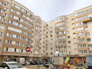 Apartament cu 2 camere, 81 m², Buiucani, Chișinău