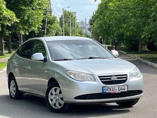 Hyundai Elantra foto 2