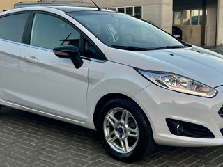 Ford Fiesta foto 4