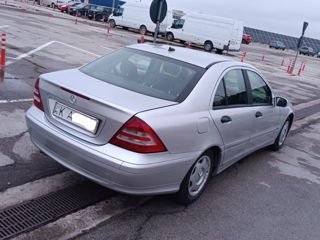 Mercedes C-Class foto 3