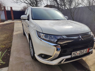 Mitsubishi Outlander foto 2