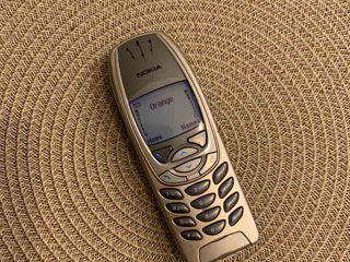 Живая легенда Nokia 6310i с зарядкой