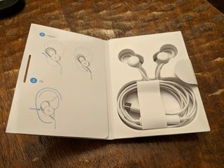 1. Apple EarPods Lightning -2. USB-C Digital Earbuds for Pixel Phone foto 4