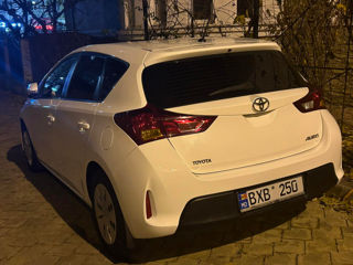 Toyota Auris foto 2