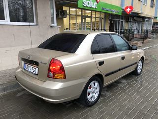 Hyundai Accent foto 1