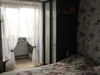Vînd apartament cu 3 odăi si 2 garajuri în suburbia Chișinăului (Floreni)- 32000 € foto 3