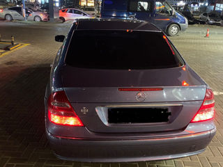 Mercedes E-Class foto 2