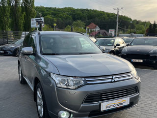 Mitsubishi Outlander foto 2