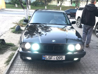 BMW 5 Series foto 1