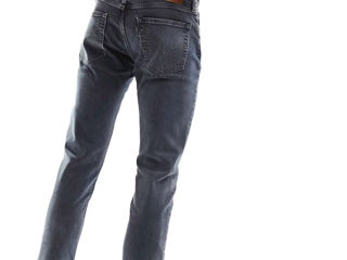 Blugi Levis фото 0