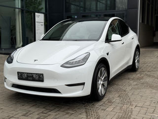 Tesla Model Y foto 2