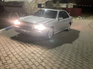 Mercedes E-Class foto 6