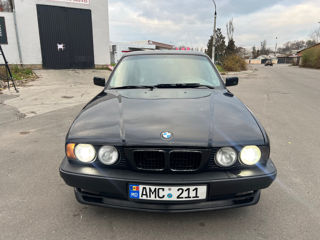 BMW 5 Series foto 2