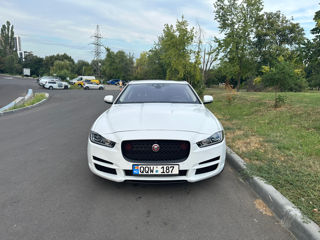 Jaguar XE foto 2