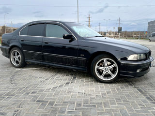 BMW 5 Series foto 3