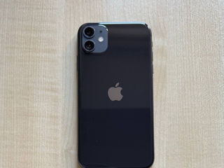 Vând iPhone 11 black 64 GB