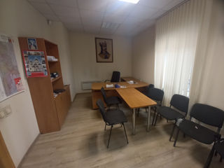 Oficiul și depozite patru camere de oficiu trei complet separate, spații de depozitare curate uscate