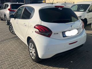 Peugeot 208 foto 2