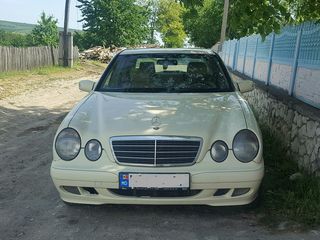 Mercedes E Class foto 2