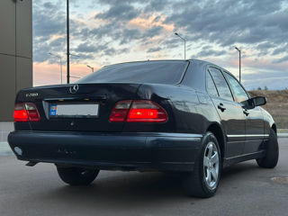 Mercedes E-Class foto 3