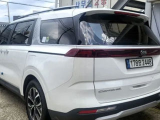 KIA Carnival foto 2