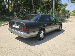 Mercedes Series (W124) foto 4