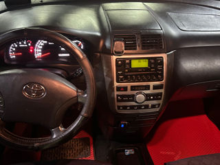 Toyota Avensis Verso foto 5