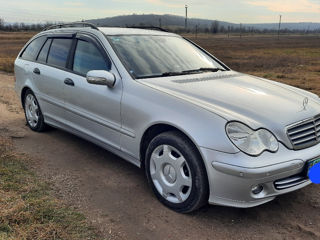 Mercedes C-Class foto 2