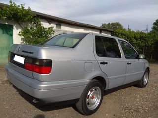 Volkswagen Vento foto 1