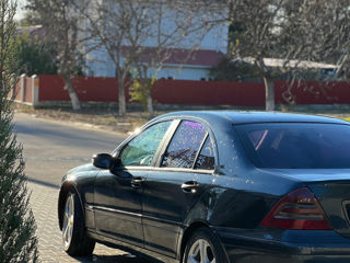 Mercedes C-Class foto 3