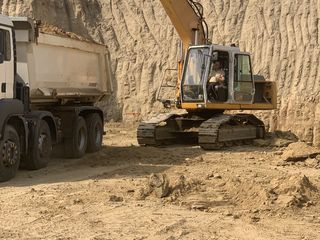 Servicii excavator si basculante foto 3