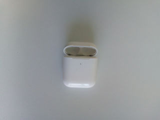 Продам - Оригинальный зарядный кейс Apple для - Apple AirPods