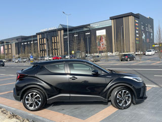 Toyota C-HR foto 2