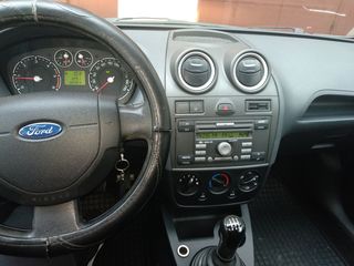 Ford Fiesta 5D foto 6