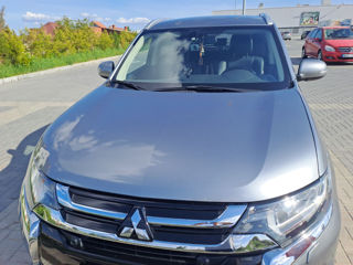 Mitsubishi Outlander foto 1