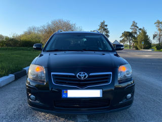 Toyota Avensis foto 1