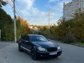 Mercedes C-Class foto 2